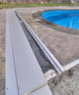 automatic pool cover vault lid